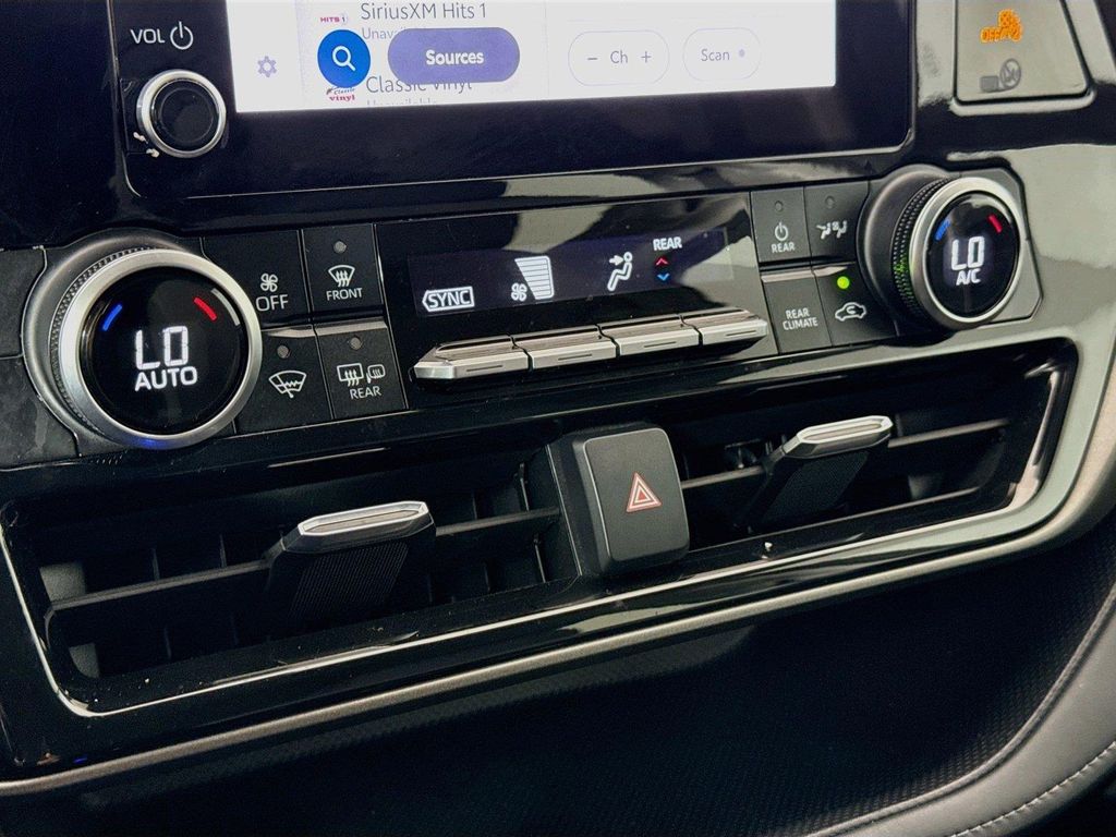 2023 Toyota HIGHLANDER L — миниатюра 22