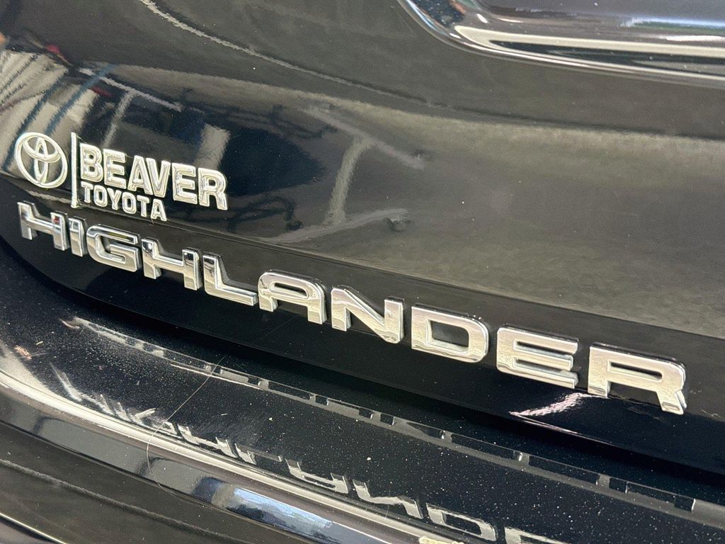 2023 Toyota HIGHLANDER L — миниатюра 13