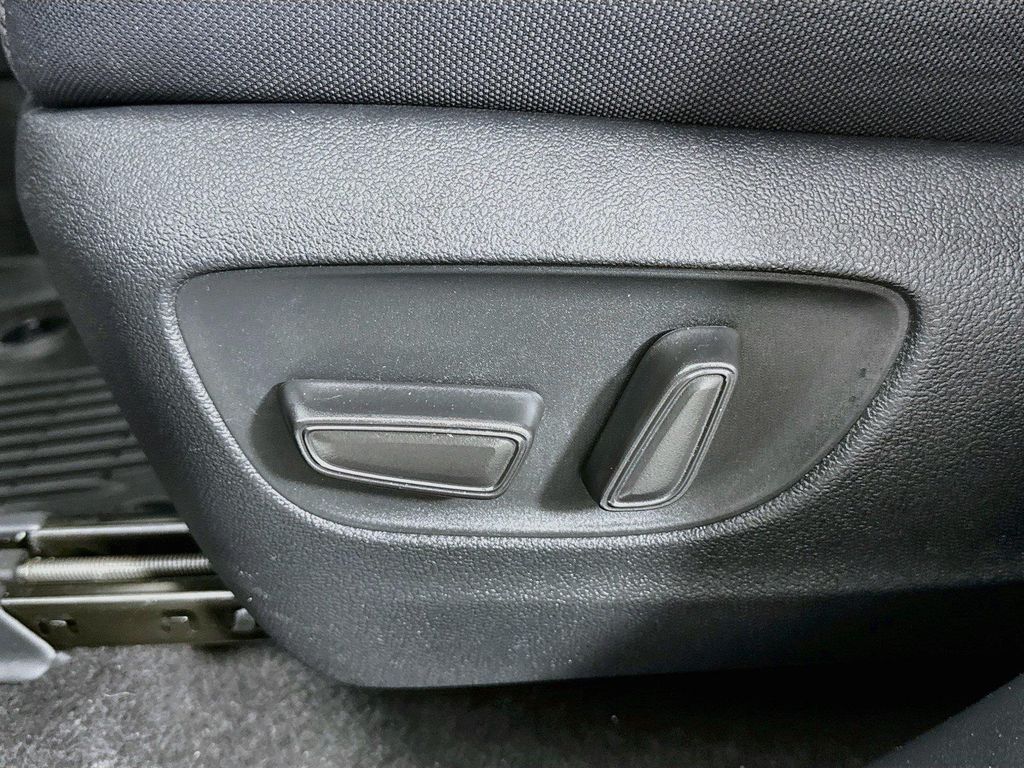 2023 Toyota HIGHLANDER L — миниатюра 25