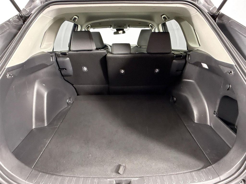 2025 Toyota RAV4 XLE 缩略图 35