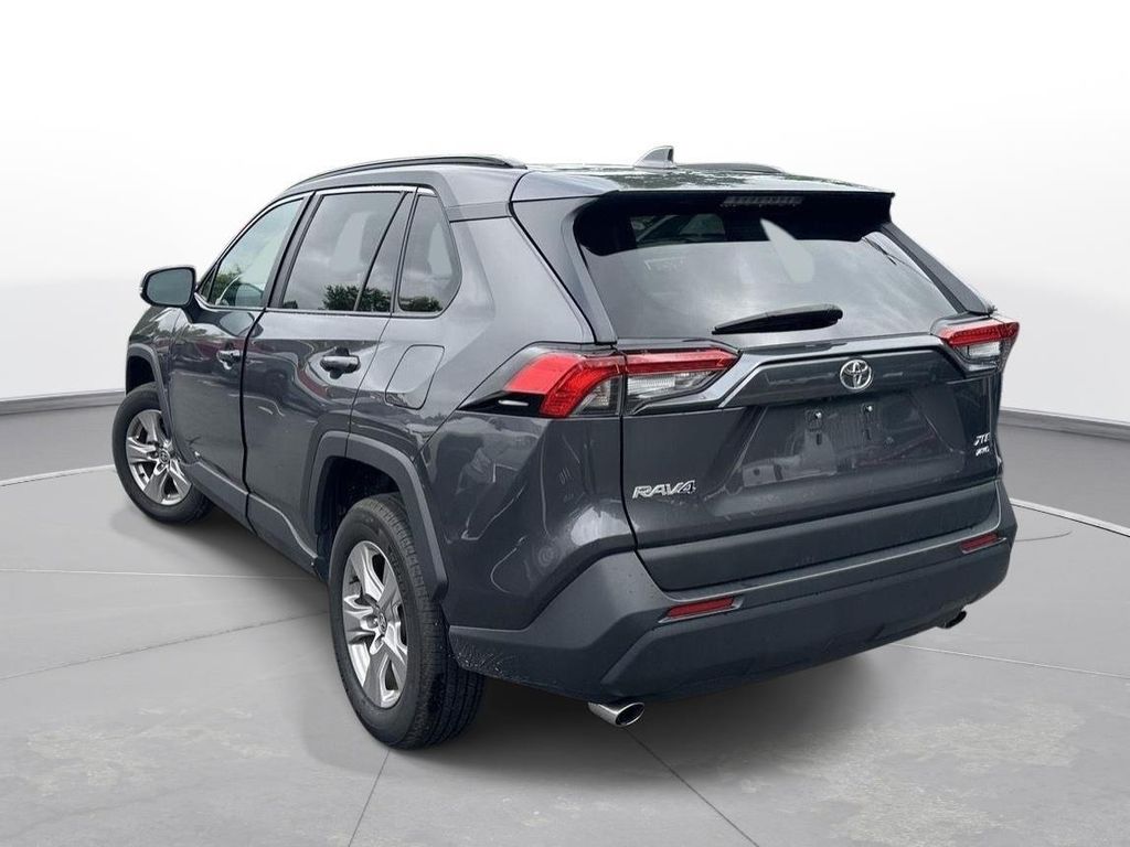 صورة 8 لـ 2025 Toyota RAV4 XLE