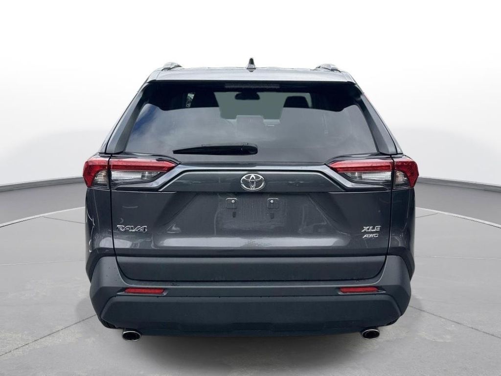 صورة 7 لـ 2025 Toyota RAV4 XLE