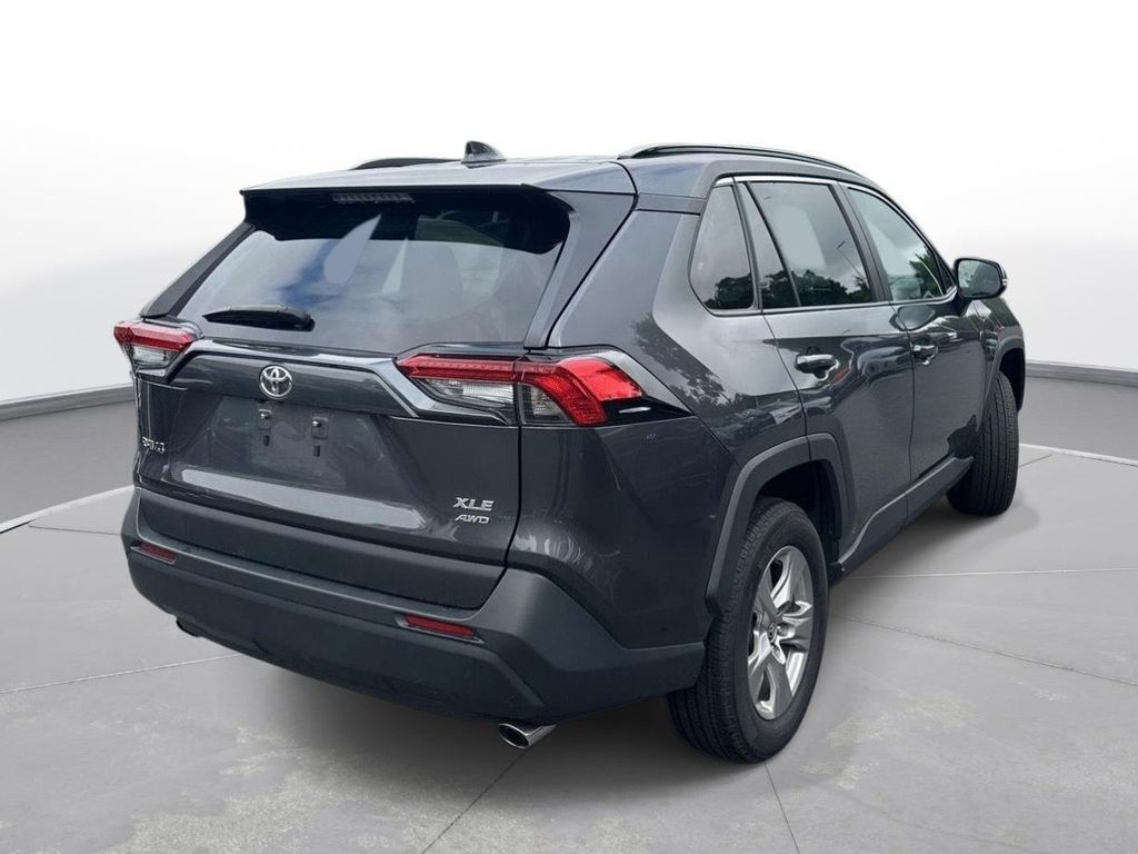 صورة 6 لـ 2025 Toyota RAV4 XLE