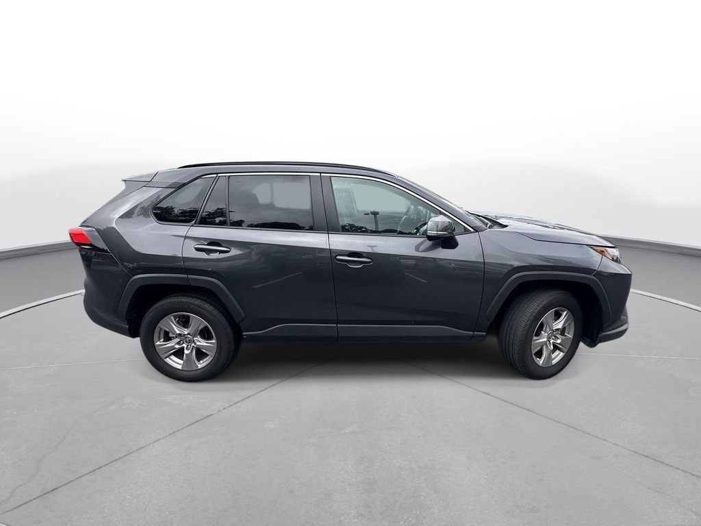 صورة 5 لـ 2025 Toyota RAV4 XLE