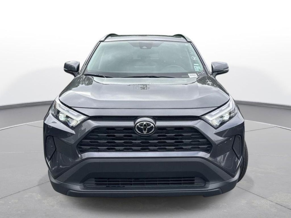 صورة 3 لـ 2025 Toyota RAV4 XLE