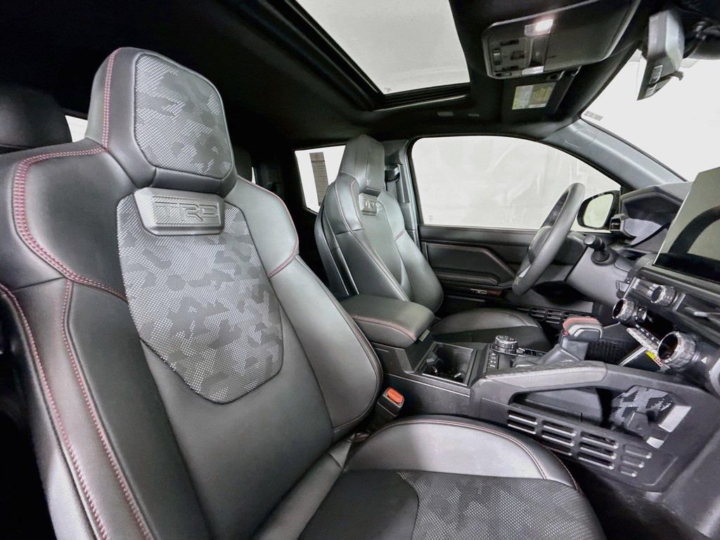 صورة مصغرة 40 لـ 2024 Toyota TACOMA HYBRID TRD PRO