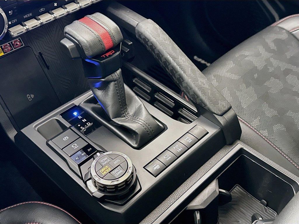 صورة مصغرة 28 لـ 2024 Toyota TACOMA HYBRID TRD PRO