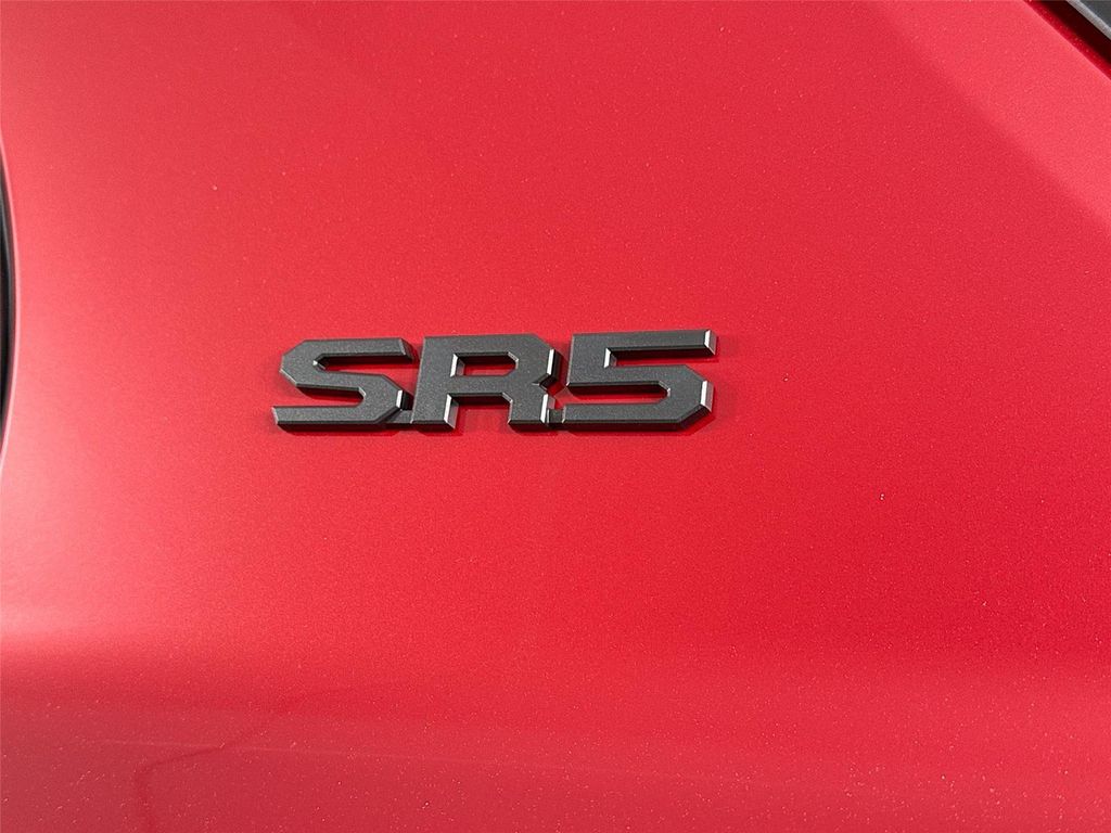 2026 Toyota 4RUNNER SR5 — фото 10