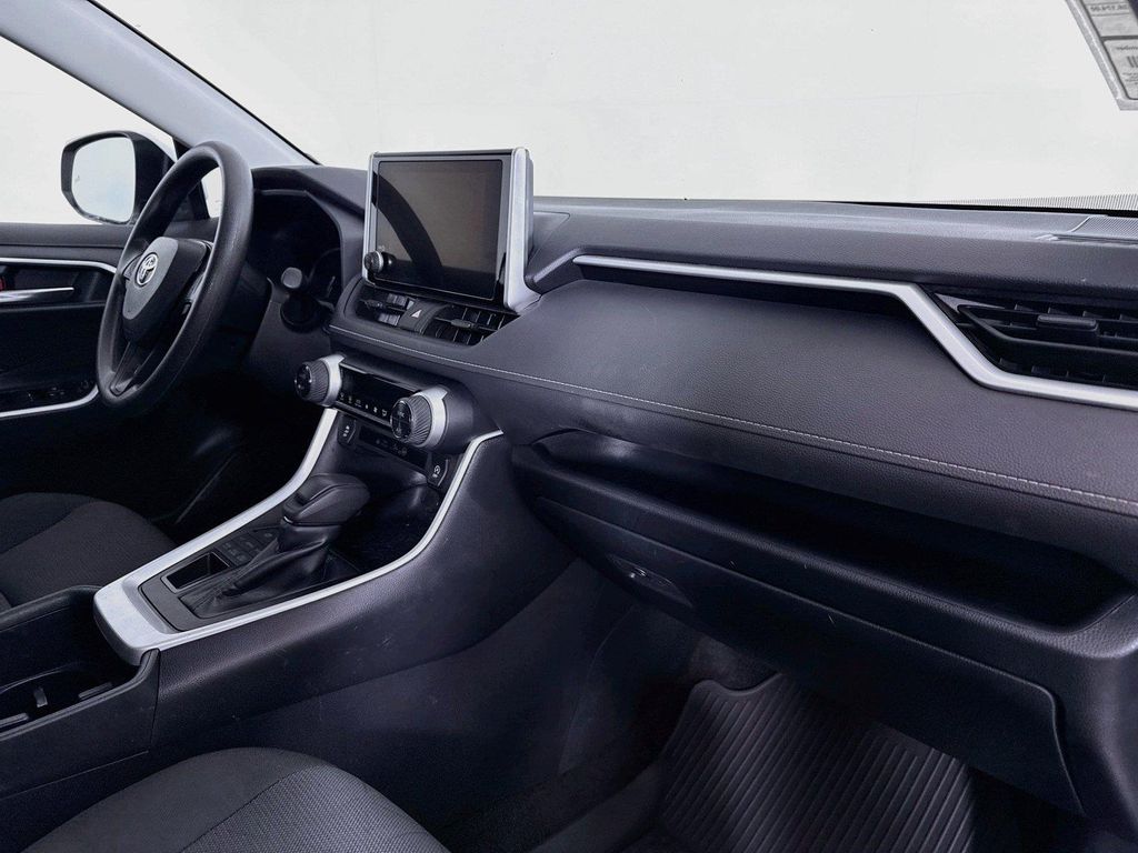 2025 Toyota RAV4 XLE — миниатюра 42