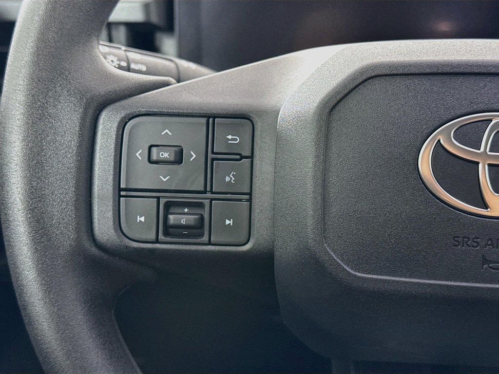 صورة مصغرة 17 لـ 2026 Toyota RAV4 LE