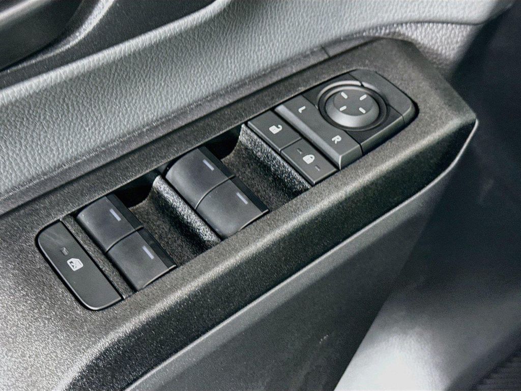 صورة مصغرة 26 لـ 2026 Toyota RAV4 LE