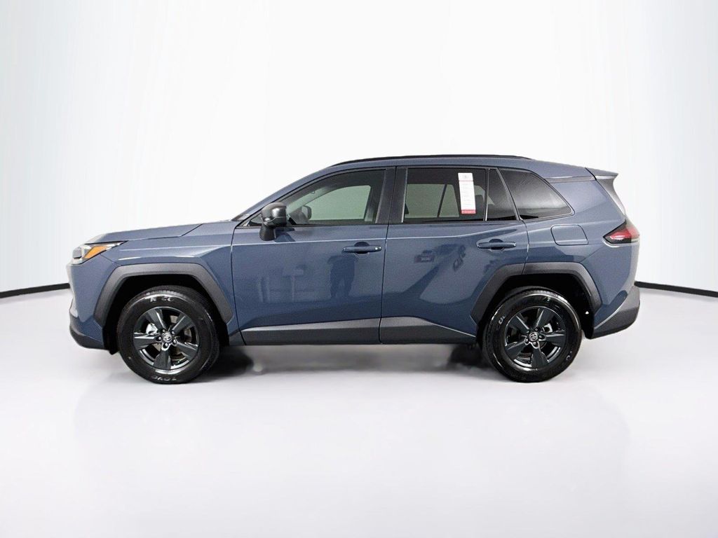2026 Toyota RAV4 LE — фото 13