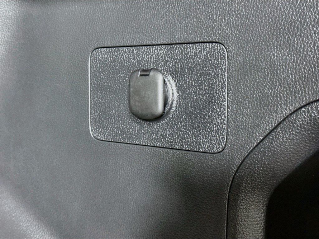 صورة مصغرة 37 لـ 2026 Toyota RAV4 LE
