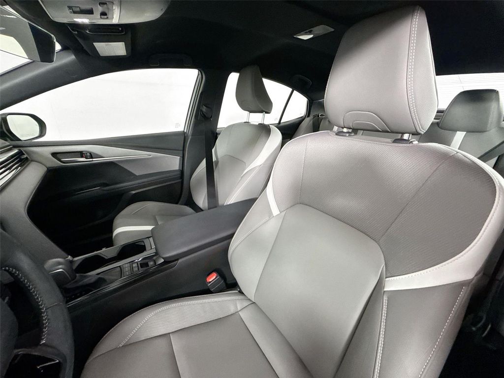 صورة مصغرة 3 لـ 2025 Toyota CAMRY SE