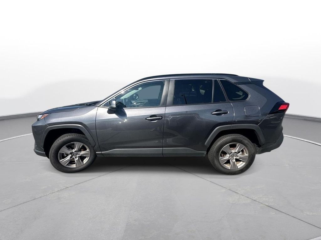 صورة 10 لـ 2025 Toyota RAV4 XLE