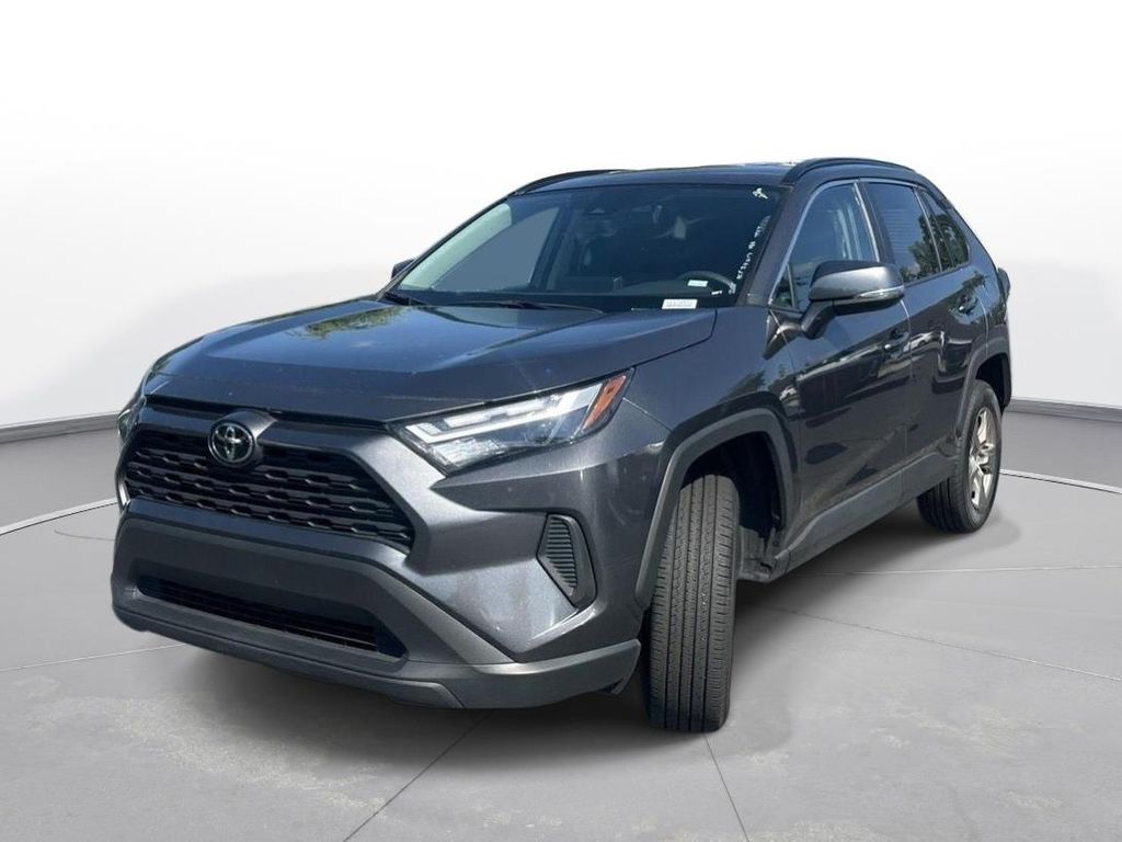 صورة 2 لـ 2025 Toyota RAV4 XLE
