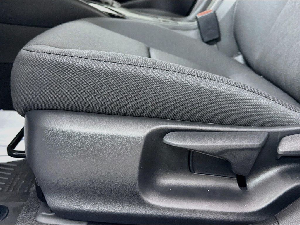 صورة مصغرة 29 لـ 2026 Toyota COROLLA LE