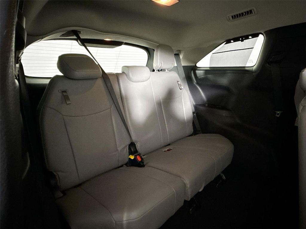 2026 Toyota SIENNA XLE — миниатюра 40
