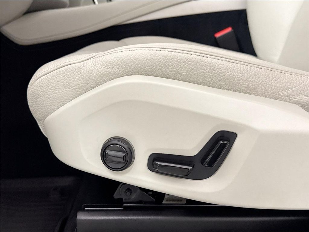 صورة مصغرة 30 لـ 2025 Volvo XC90 B6 PLUS 7-SEATER
