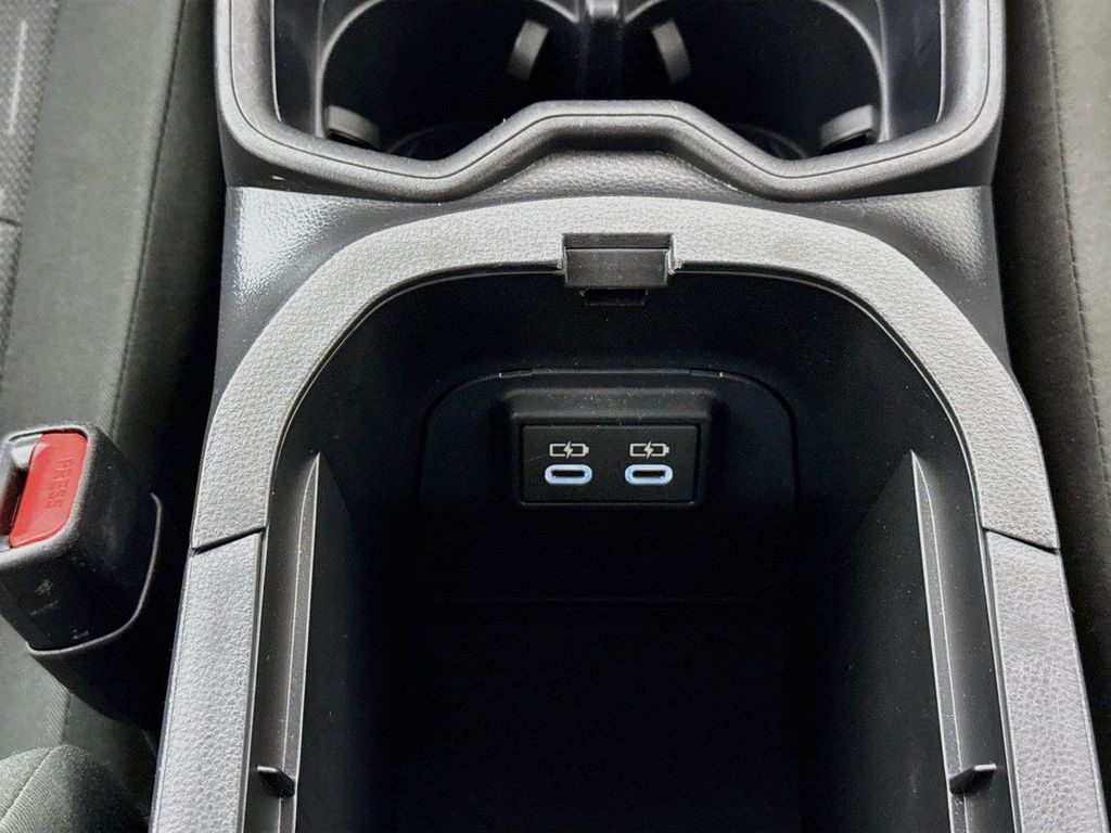 2025 Toyota RAV4 XLE — миниатюра 31