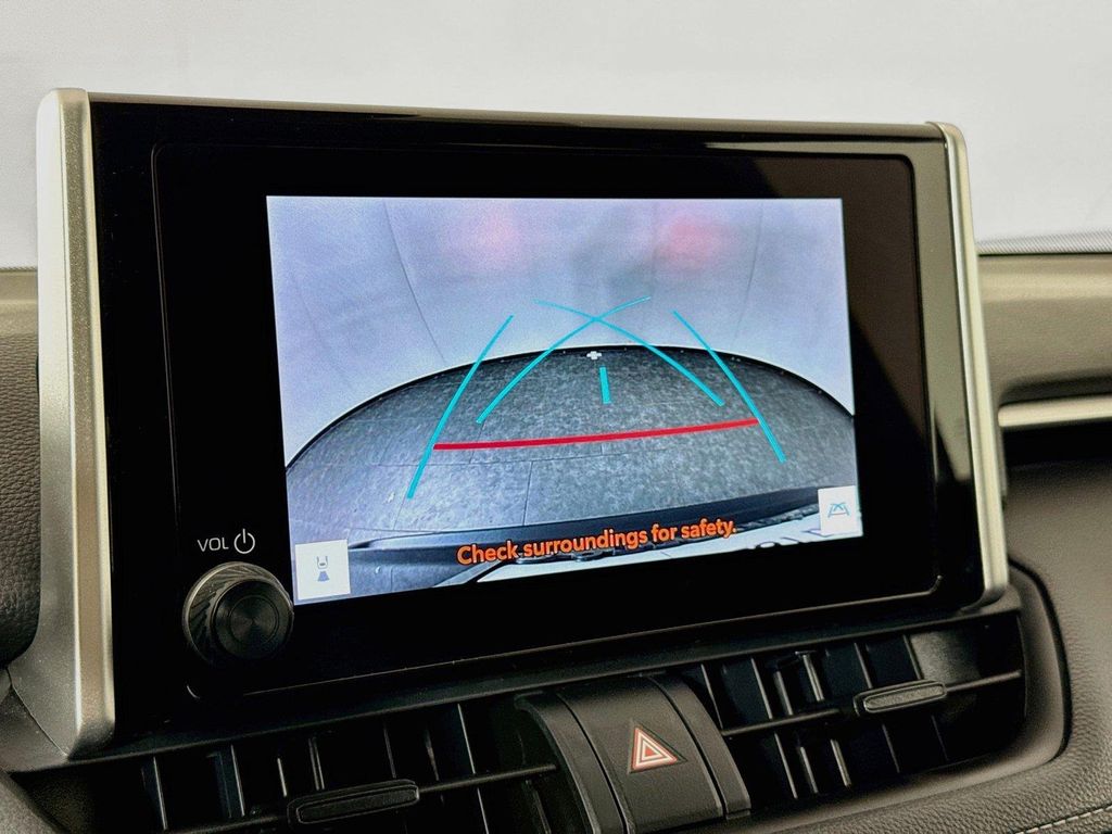 2025 Toyota RAV4 XLE — миниатюра 22