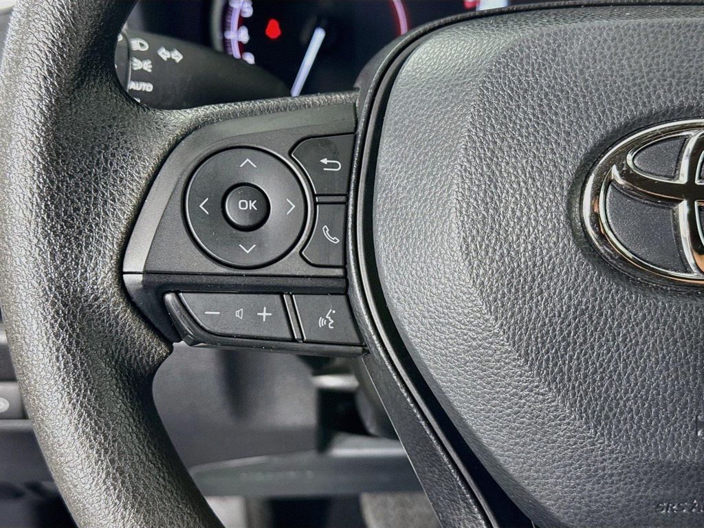 2025 Toyota RAV4 XLE — миниатюра 16
