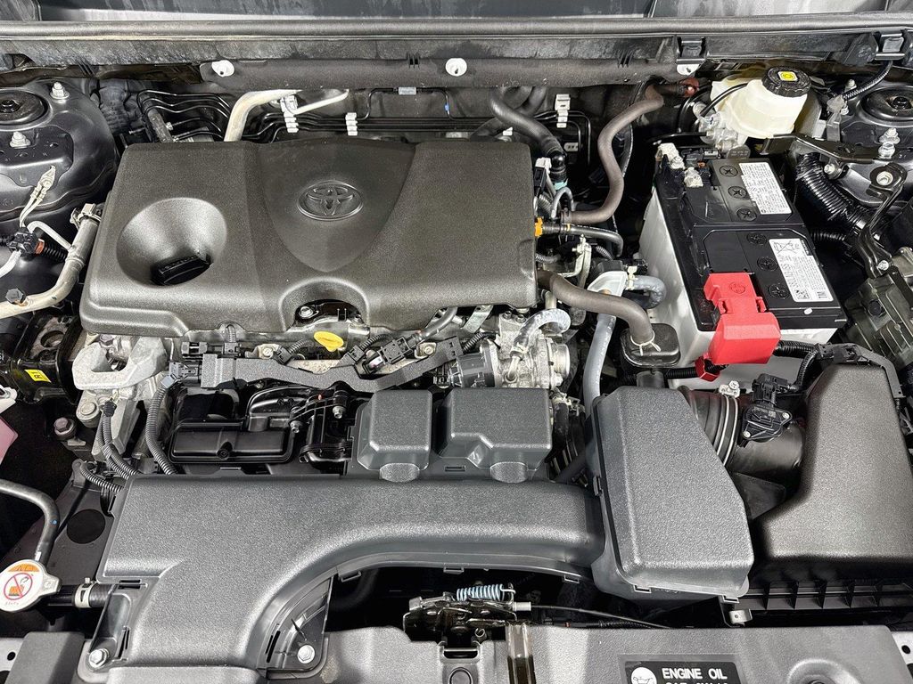 2025 Toyota RAV4 XLE — миниатюра 41