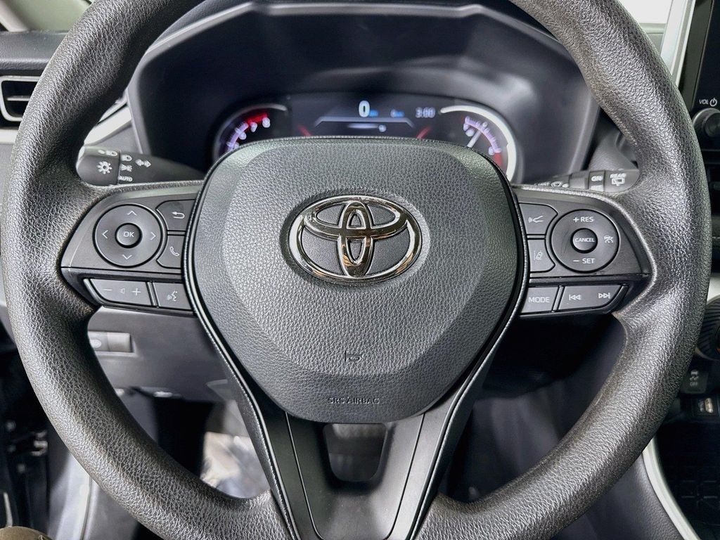 2025 Toyota RAV4 XLE — миниатюра 15