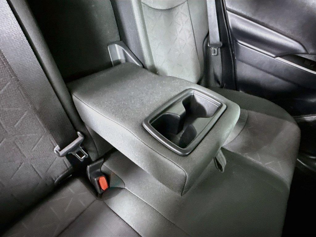 2025 Toyota RAV4 XLE — миниатюра 37
