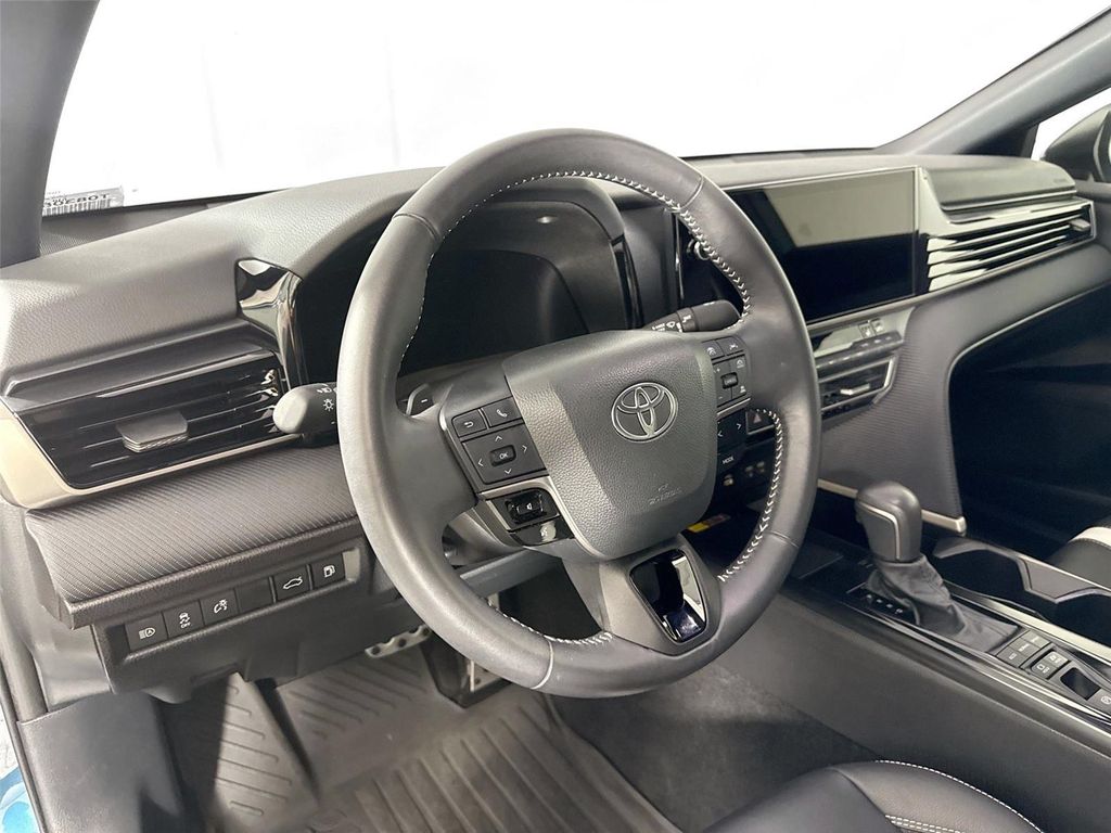 صورة 4 لـ 2025 Toyota CAMRY SE