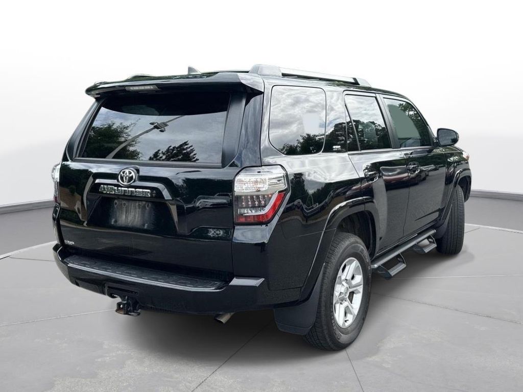 صورة 6 لـ 2024 Toyota 4RUNNER SR5