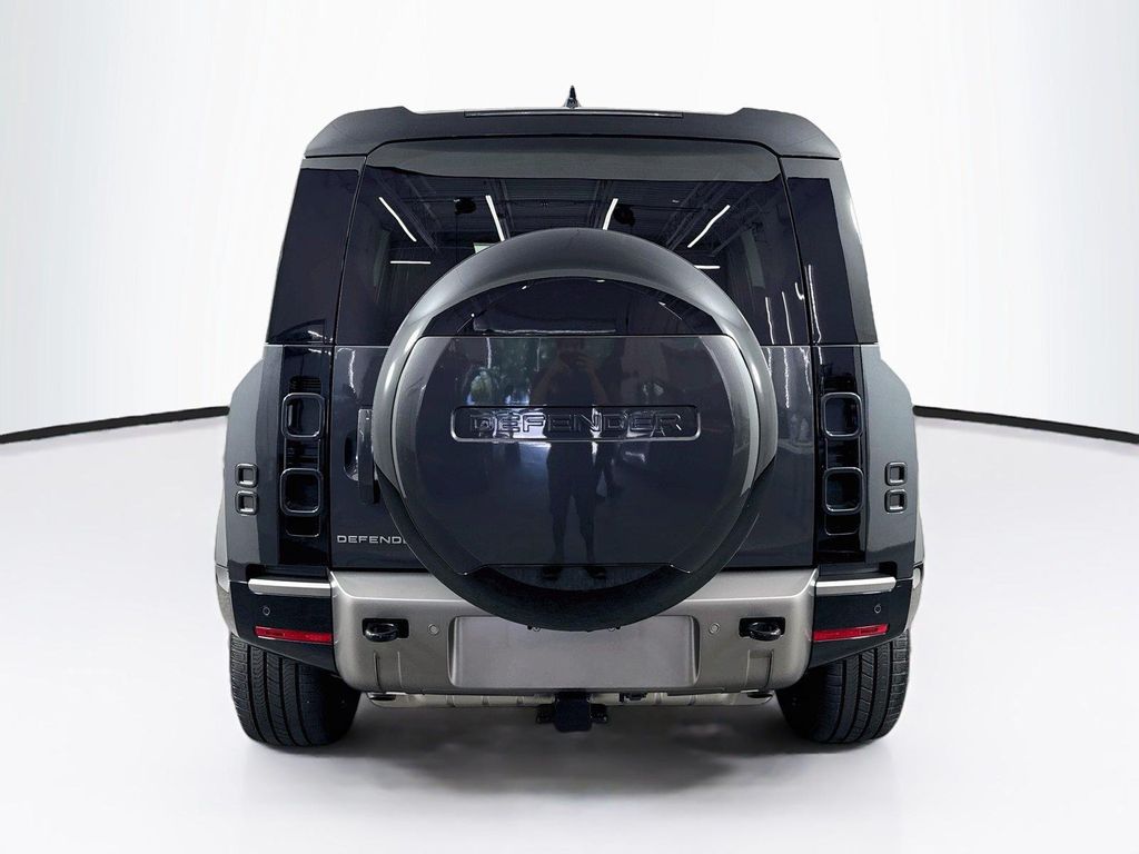 صورة 12 لـ 2025 LAND Rover DEFENDER 110 P400 X-DYNAMIC SE