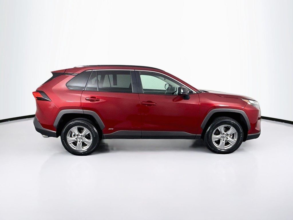 2025 Toyota RAV4 HYBRID LE — фото 9