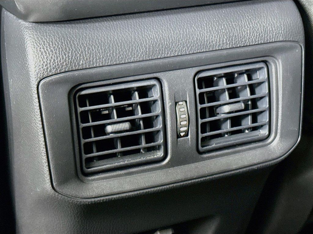 2025 Toyota RAV4 HYBRID LE — миниатюра 34