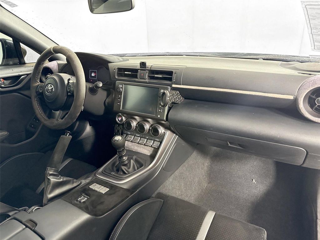 2023 Toyota GR86 PREMIUM — миниатюра 39
