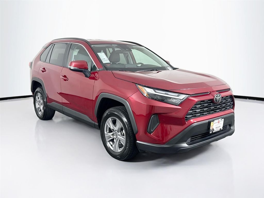 2025 Toyota RAV4 XLE — фото 9