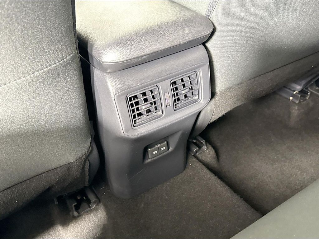 2025 Toyota RAV4 XLE 缩略图 35