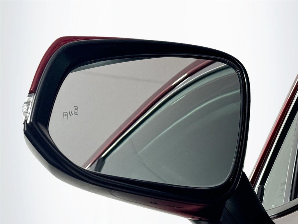 صورة 9 لـ 2025 Toyota RAV4 XLE
