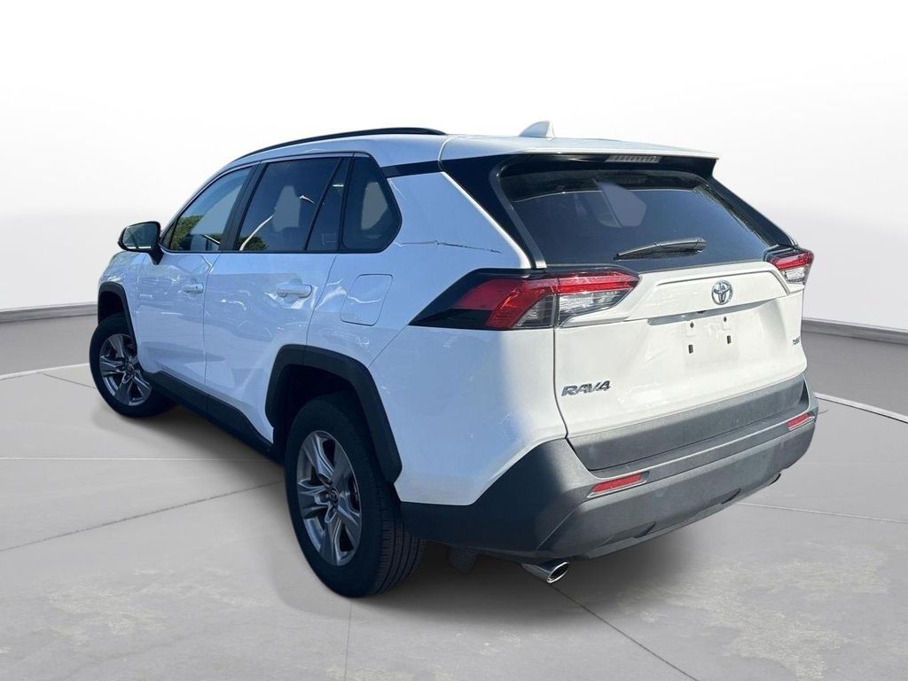 صورة 8 لـ 2025 Toyota RAV4 XLE