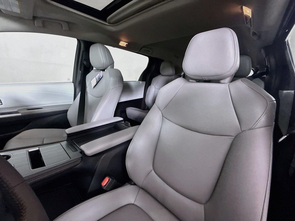2026 Toyota SIENNA XLE 照片 3
