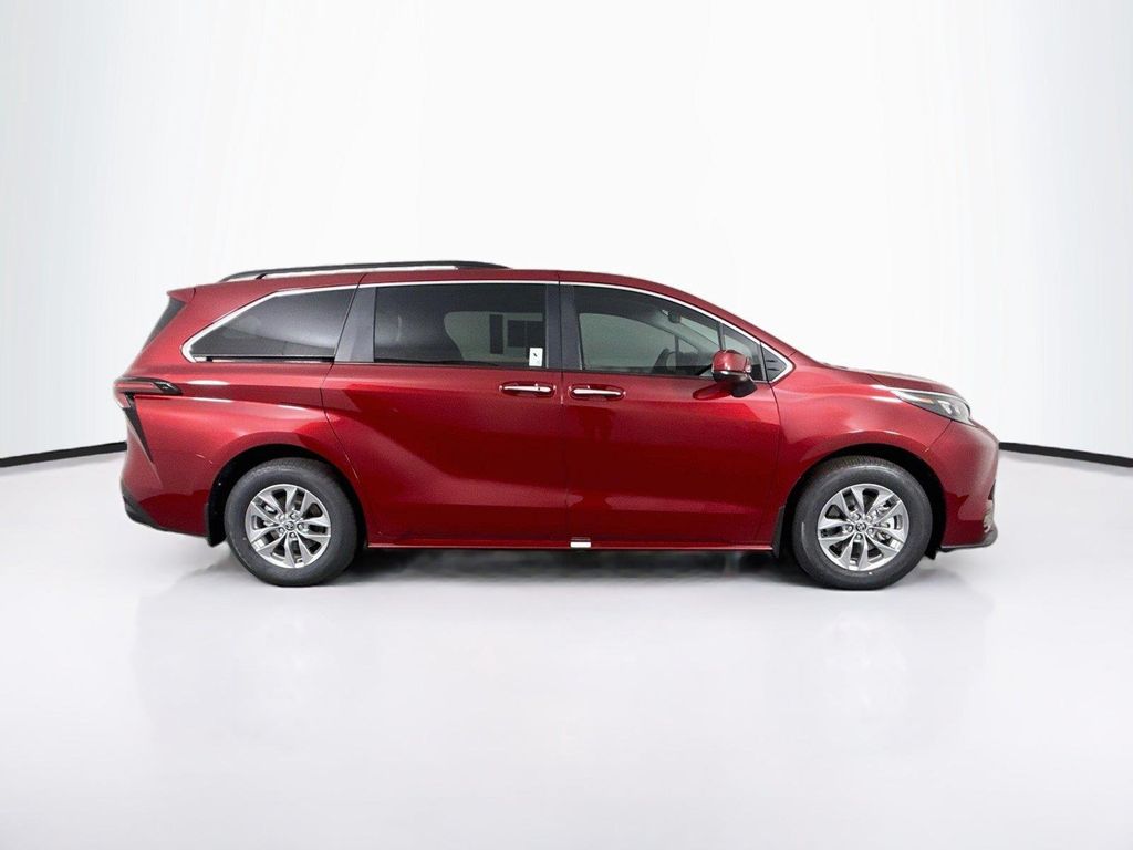2026 Toyota SIENNA XLE 照片 11