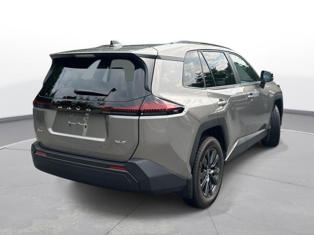 صورة 6 لـ 2026 Toyota RAV4 XLE PREMIUM