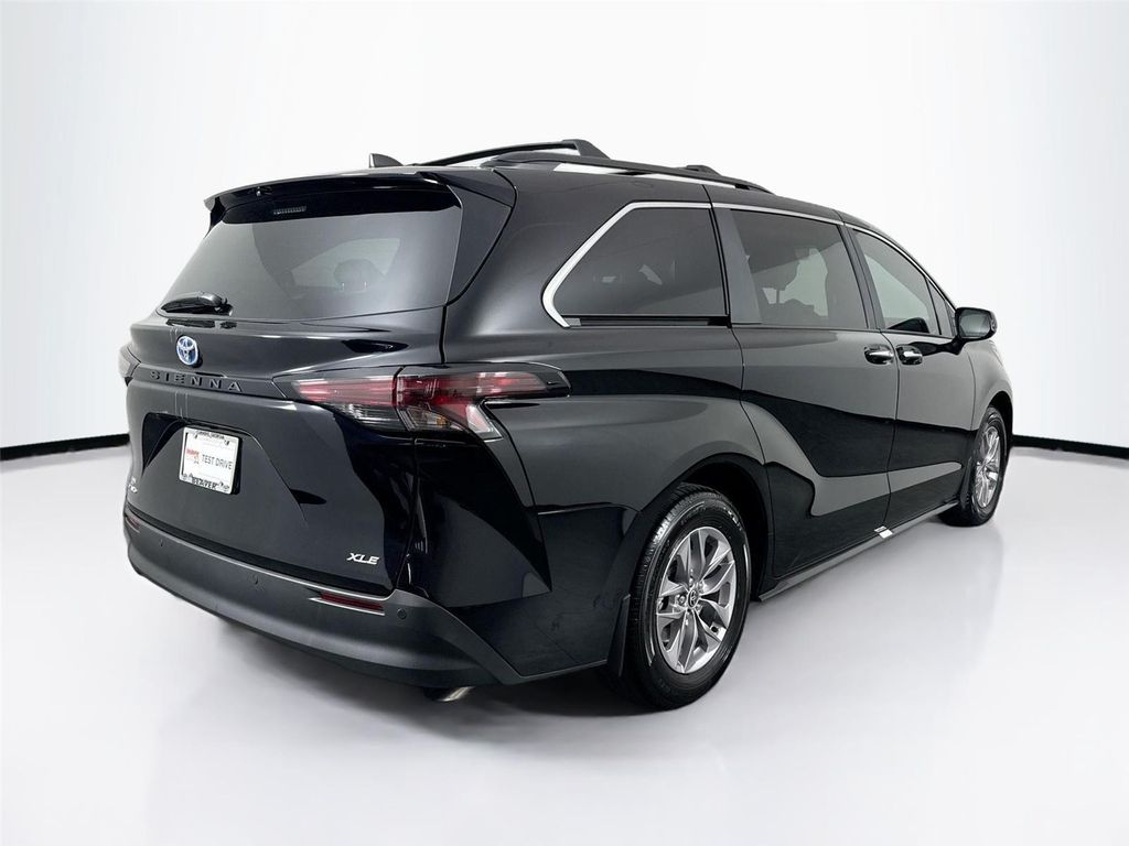 TOYOTA SIENNA - 2