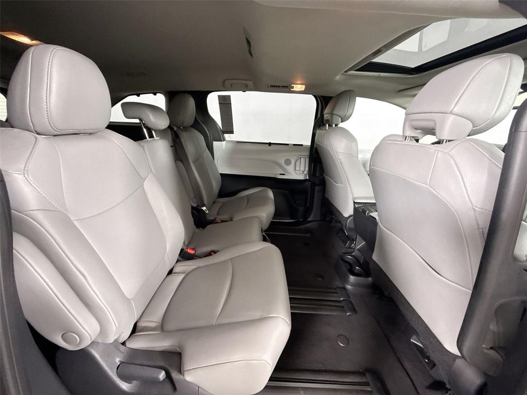 صورة مصغرة 42 لـ 2026 Toyota SIENNA XLE