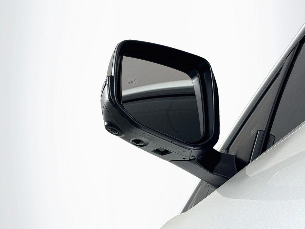 2026 Toyota C-HR XSE thumbnail 5
