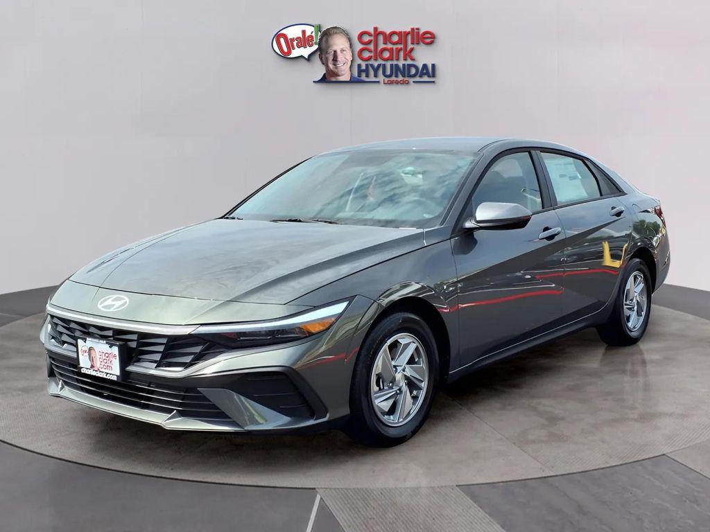 New 2026 Hyundai ELANTRA SE
