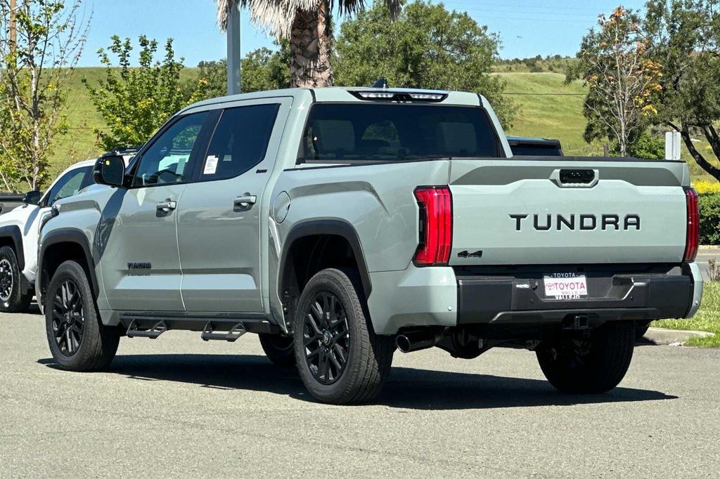 TOYOTA TUNDRA - 8