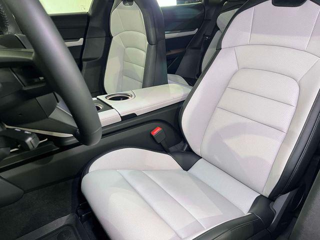 صورة مصغرة 19 لـ 2026 Porsche TAYCAN 4