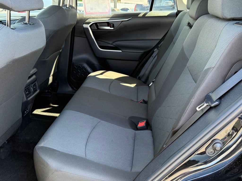 2025 Toyota RAV4 XLE — миниатюра 31