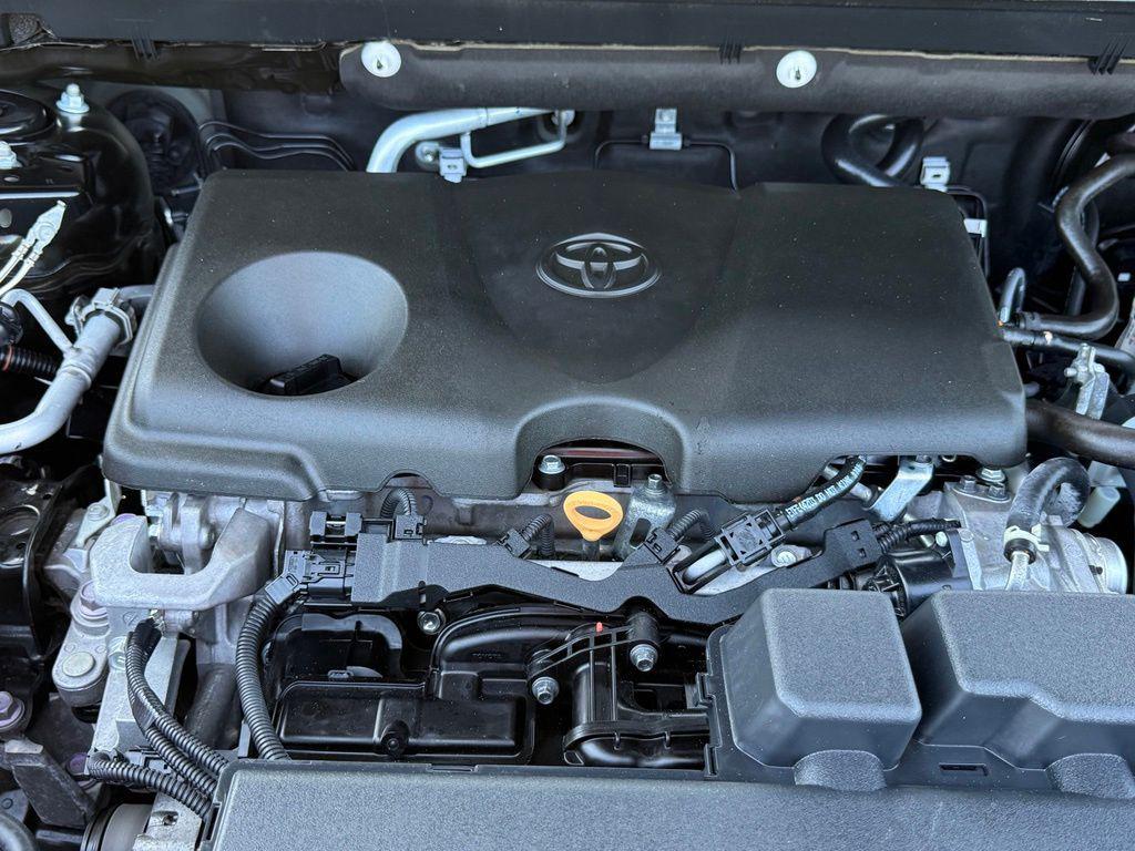 2025 Toyota RAV4 XLE — миниатюра 32